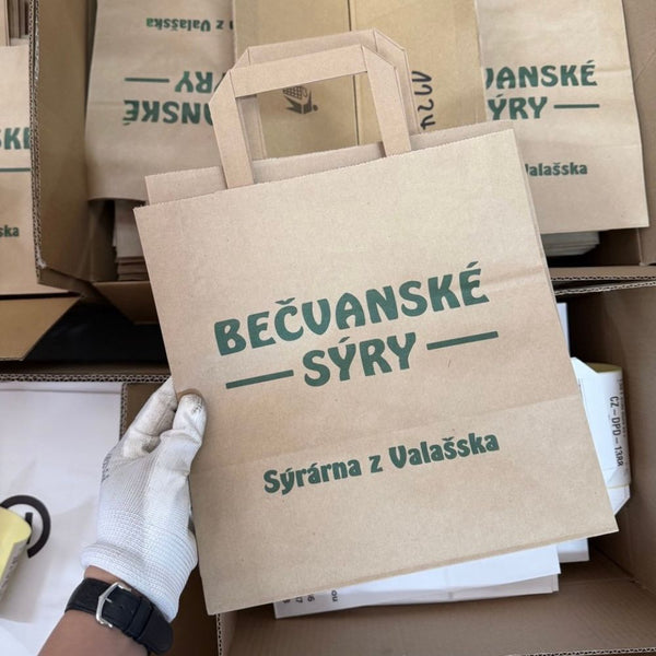Papírová taška s plochým uchem a potiskem